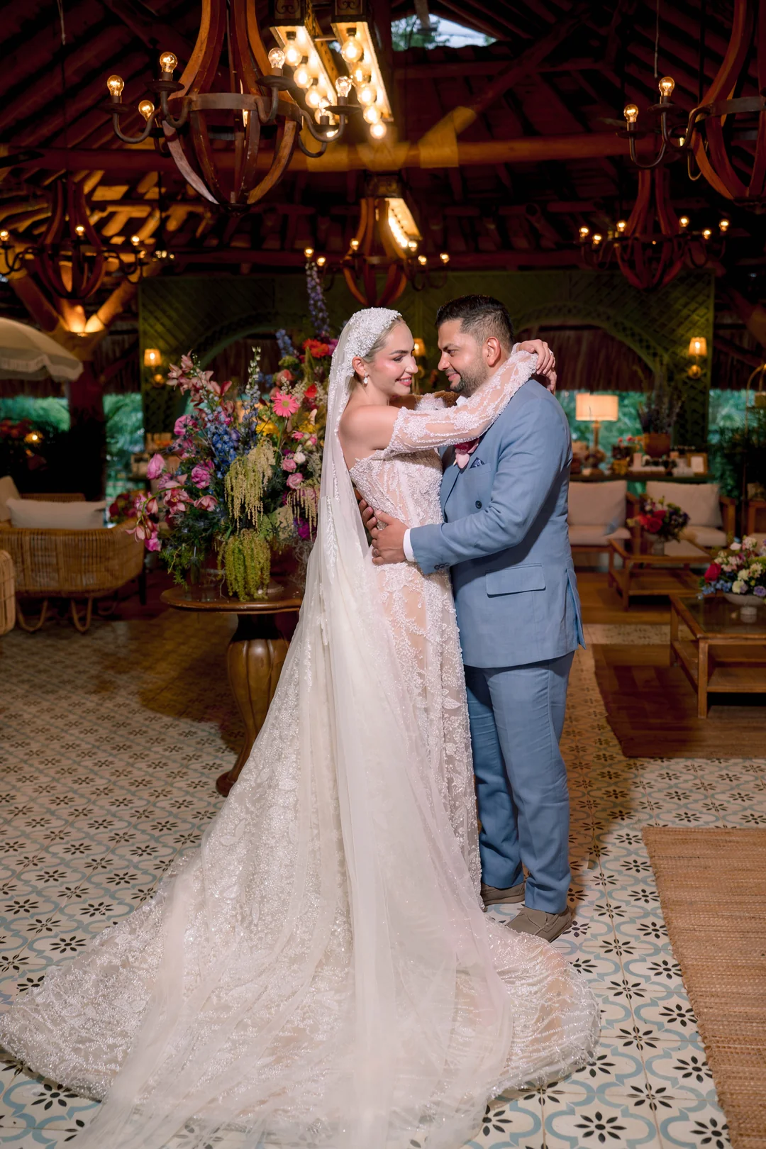 Alejandra y Said el día de su boda, fotografiados por Omar Fraija